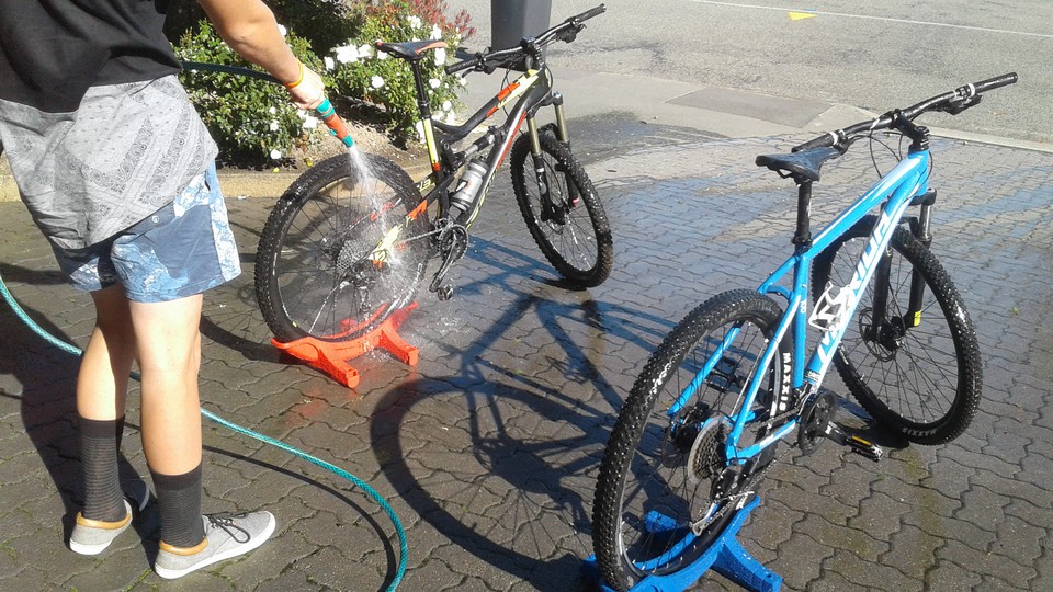 MTB Stand Cleaning Bike